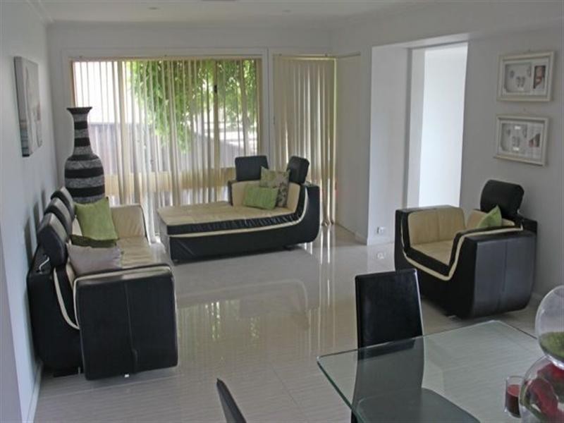 5 Yvonne Crescent, Georges Hall NSW 2198