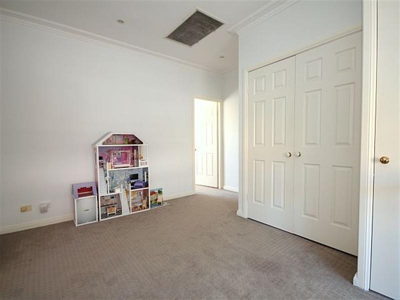 5 Yvonne Crescent, Georges Hall NSW 2198