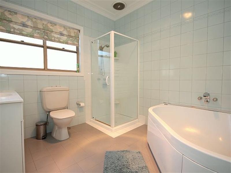 5 Yvonne Crescent, Georges Hall NSW 2198