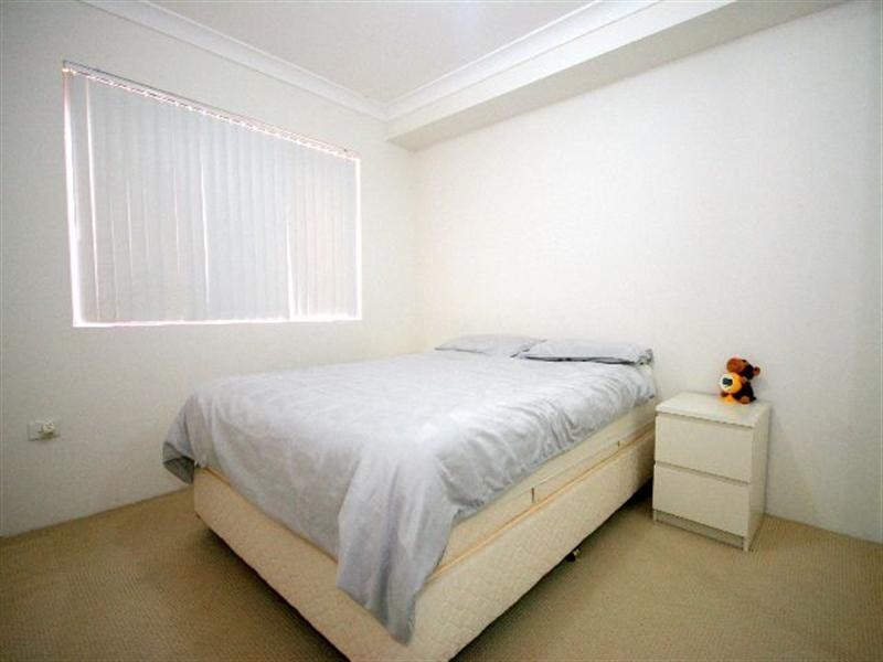 2/21 Weigand Avenue, Bankstown NSW 2200