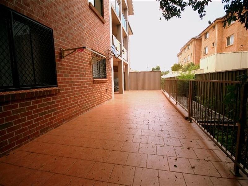 2/21 Weigand Avenue, Bankstown NSW 2200