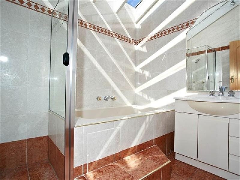 3 Salamander Place, Mount Lewis NSW 2190