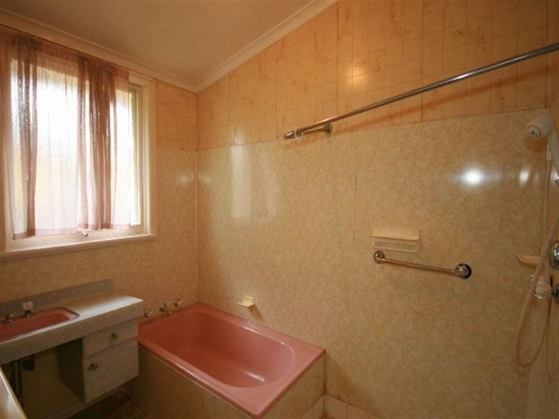 2 Dooley Avenue, Bass Hill NSW 2197