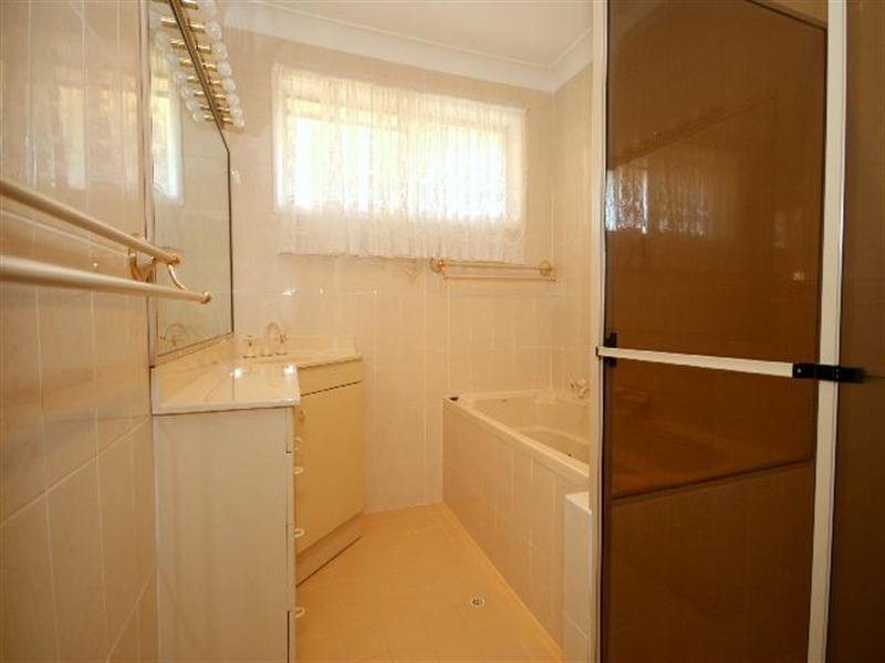 1 Harden Crescent, Georges Hall NSW 2198