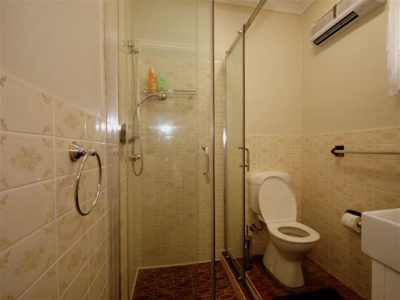 1 Harden Crescent, Georges Hall NSW 2198