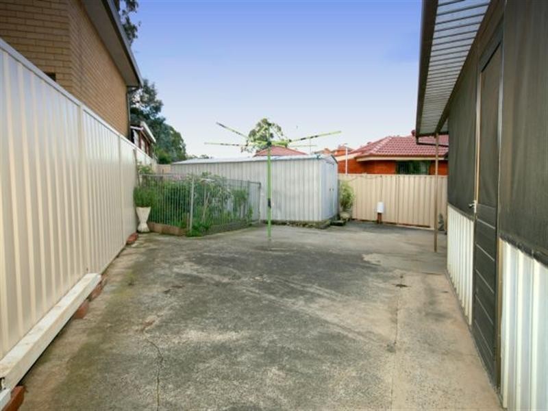 66 Caroline Crescent, Georges Hall NSW 2198