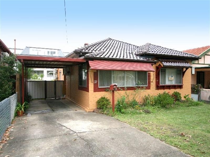 37 Reynolds Avenue, Bankstown NSW 2200