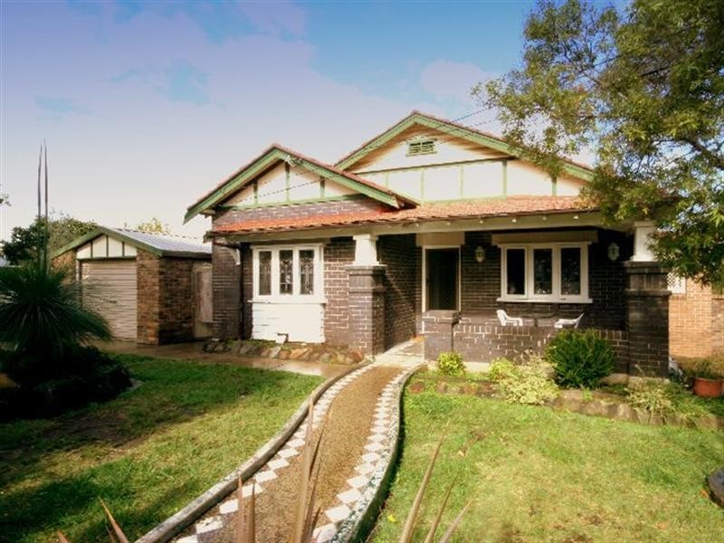 2 Griffiths Avenue, Punchbowl NSW 2196