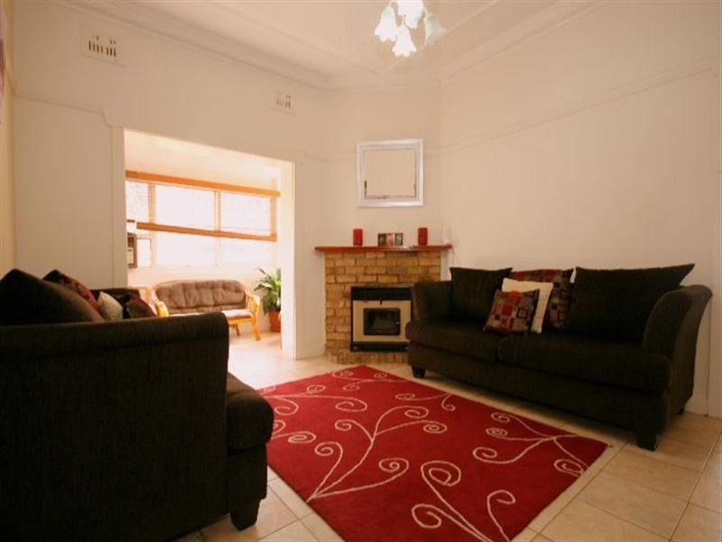 2 Griffiths Avenue, Punchbowl NSW 2196