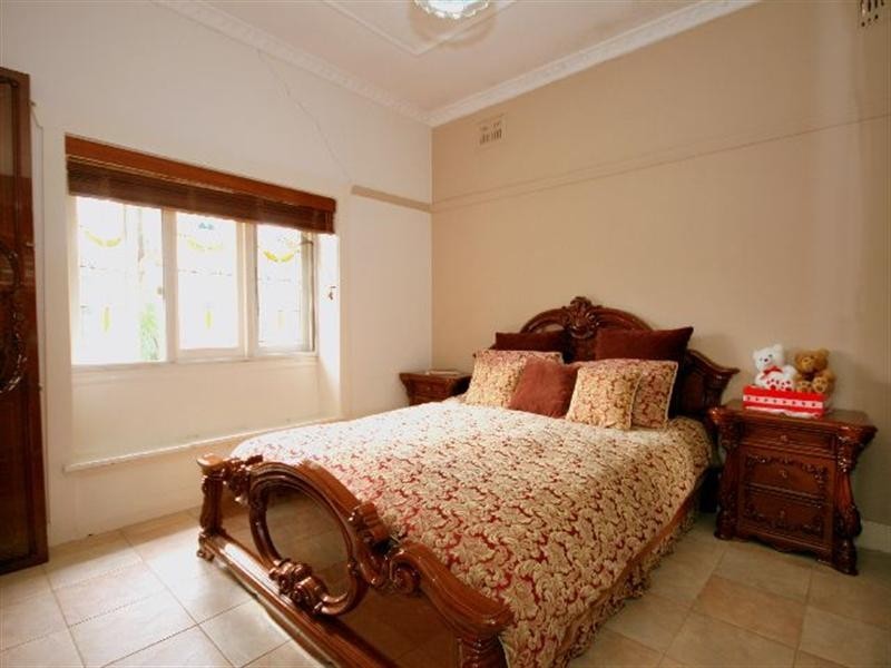 2 Griffiths Avenue, Punchbowl NSW 2196