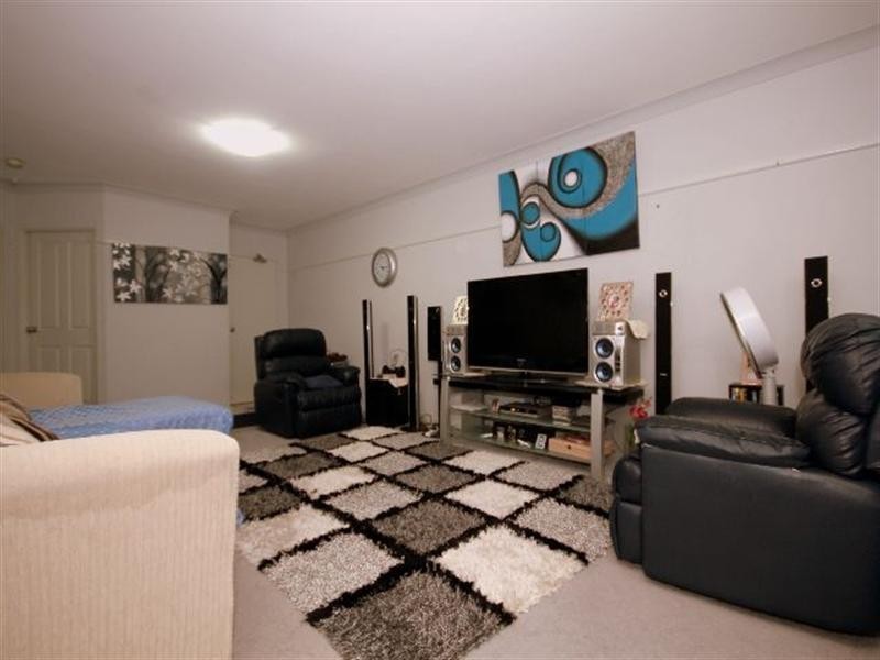 32/21-27 Amy Street, Regents Park NSW 2143