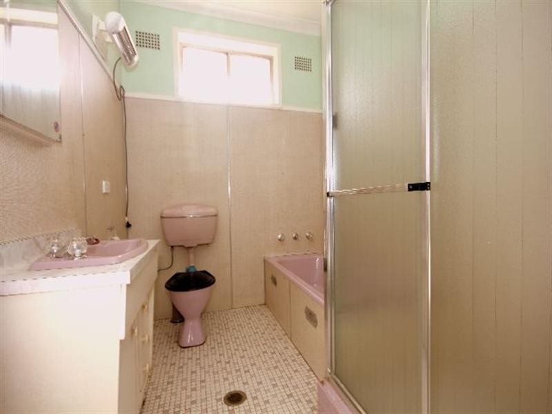 10 Pobje Avenue, Birrong NSW 2143