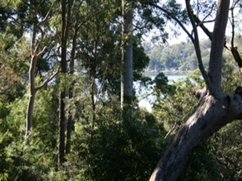 2 Clough Avenue, Illawong NSW 2234