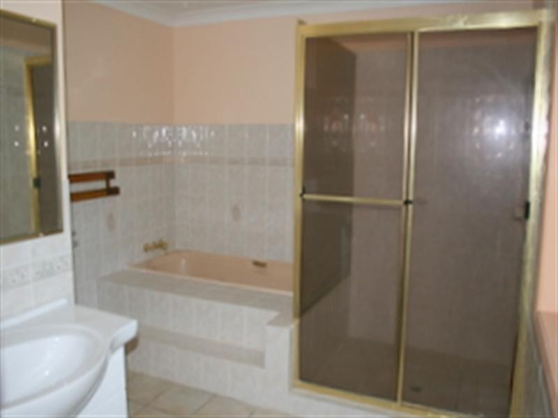 2 Clough Avenue, Illawong NSW 2234