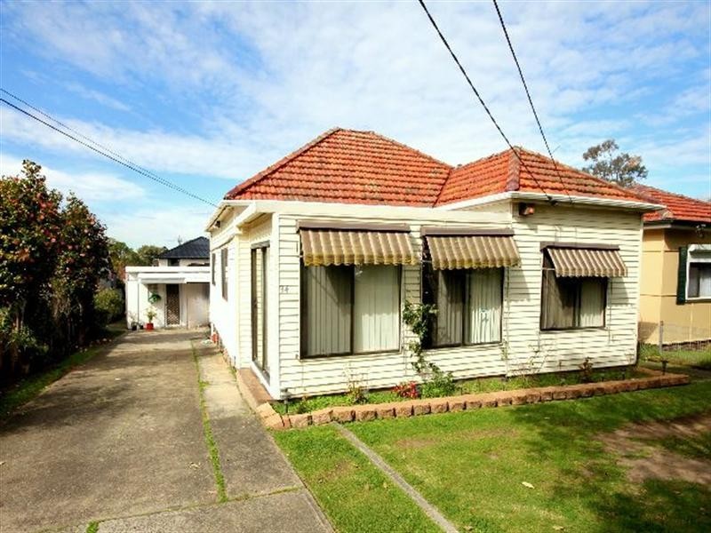 34 Hebe Street, Greenacre NSW 2190
