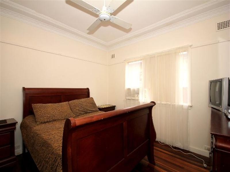 4 Pelman Avenue, Greenacre NSW 2190