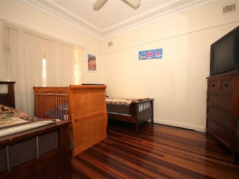 4 Pelman Avenue, Greenacre NSW 2190