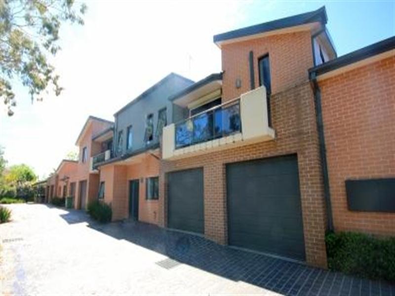 2/8 Haig Avenue, Georges Hall NSW 2198