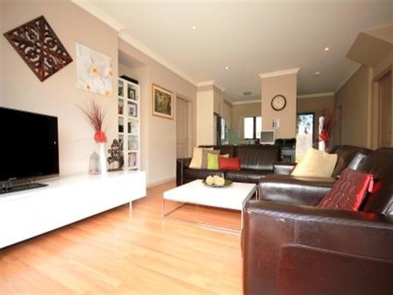 2/8 Haig Avenue, Georges Hall NSW 2198