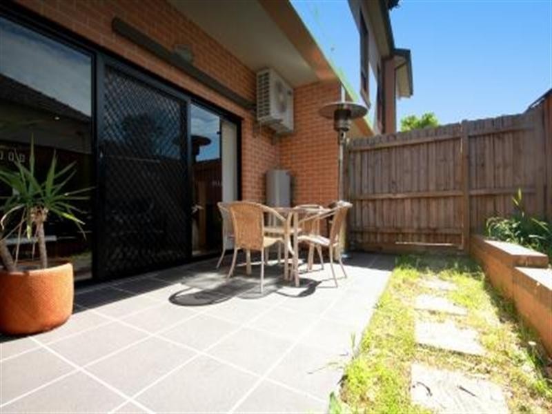 2/8 Haig Avenue, Georges Hall NSW 2198