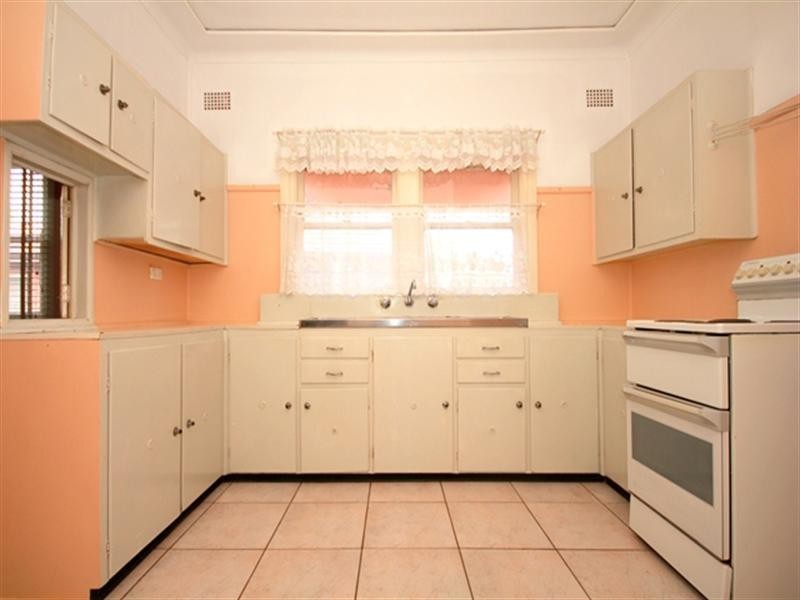 27 Simmons Street, Revesby NSW 2212