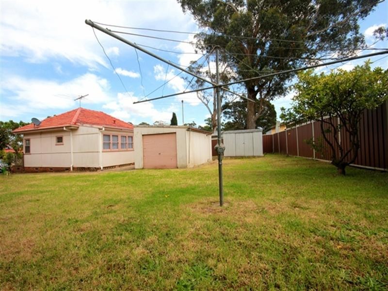 27 Simmons Street, Revesby NSW 2212
