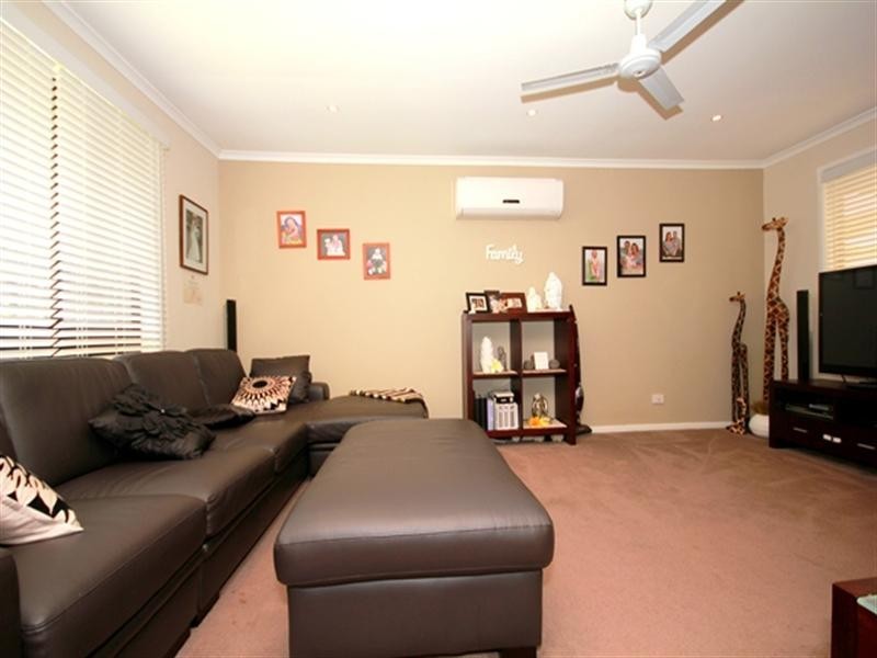 5 Georges Crescent, Georges Hall NSW 2198