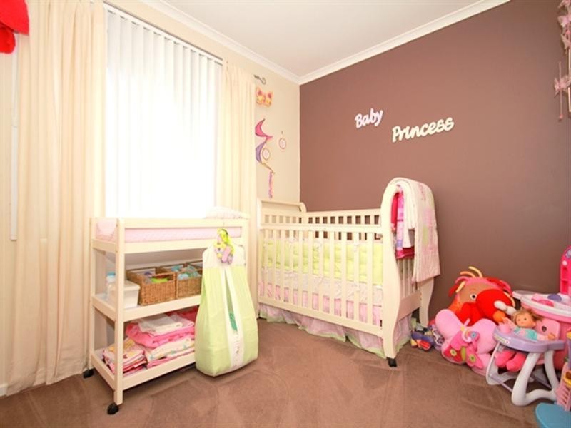 5 Georges Crescent, Georges Hall NSW 2198