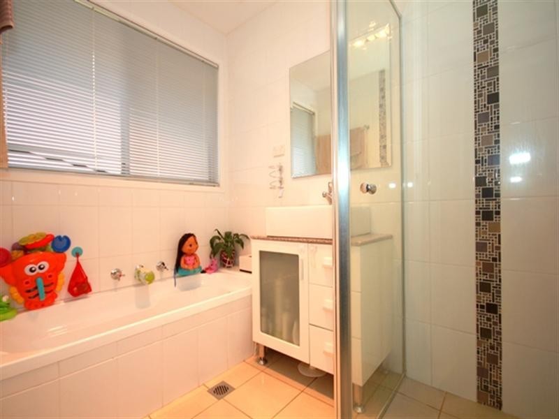 5 Georges Crescent, Georges Hall NSW 2198