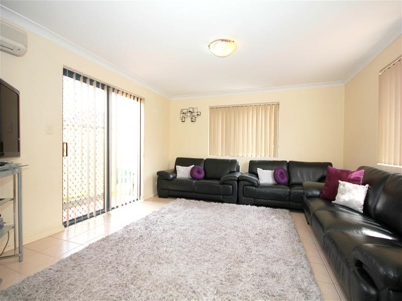 2/136 Greenacre Road, Greenacre NSW 2190