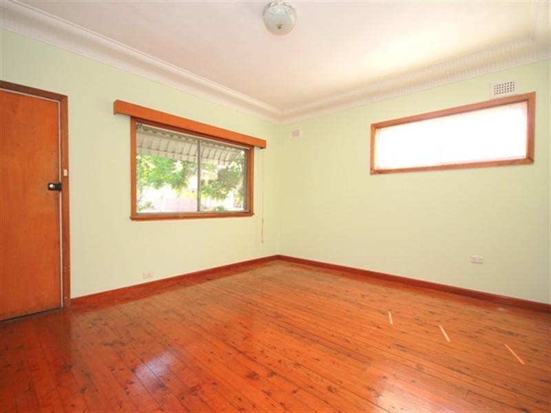 43 Endeavour Road, Georges Hall NSW 2198