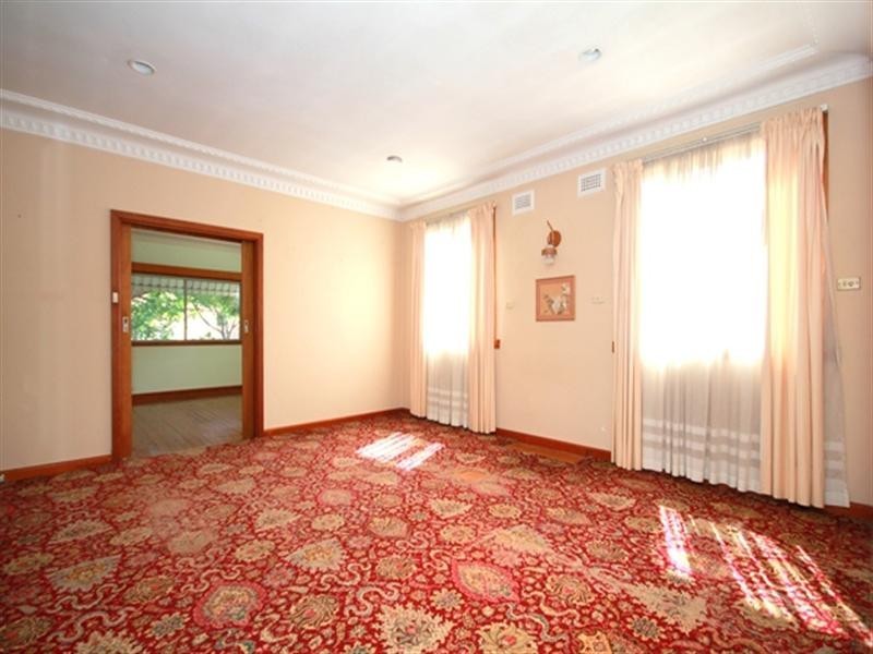 43 Endeavour Road, Georges Hall NSW 2198