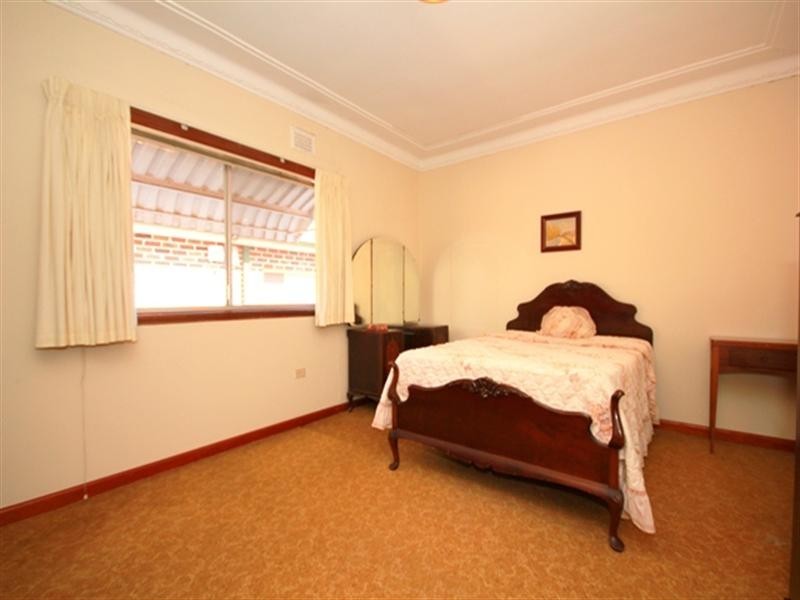 43 Endeavour Road, Georges Hall NSW 2198