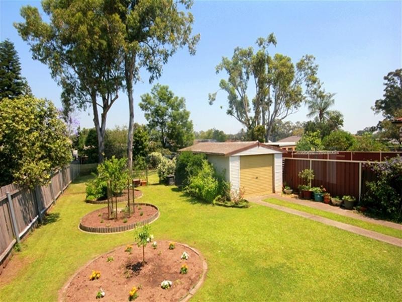 43 Endeavour Road, Georges Hall NSW 2198