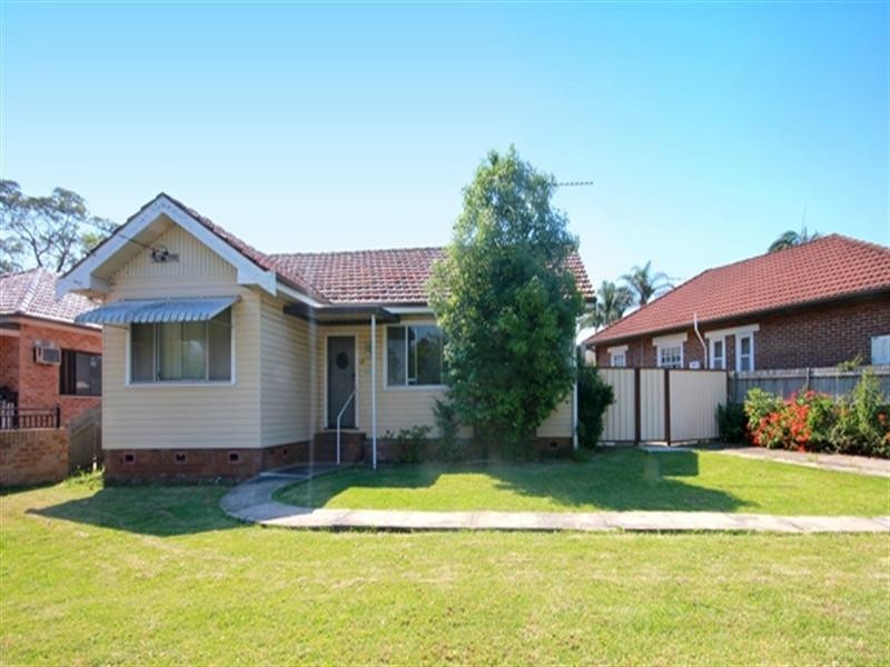 13 Sunny Crescent, Punchbowl NSW 2196