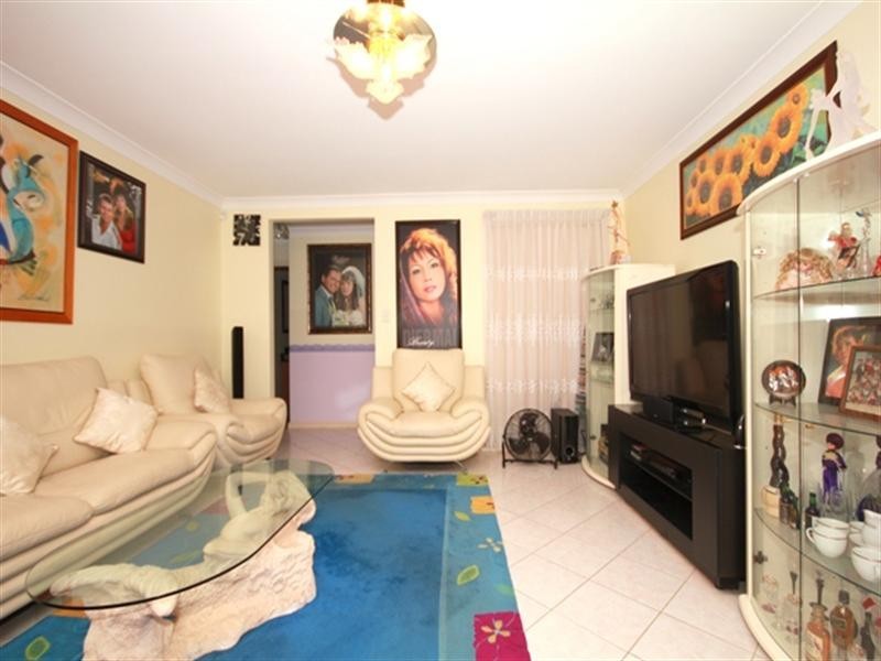 2/121 Brunker Road, Yagoona NSW 2199