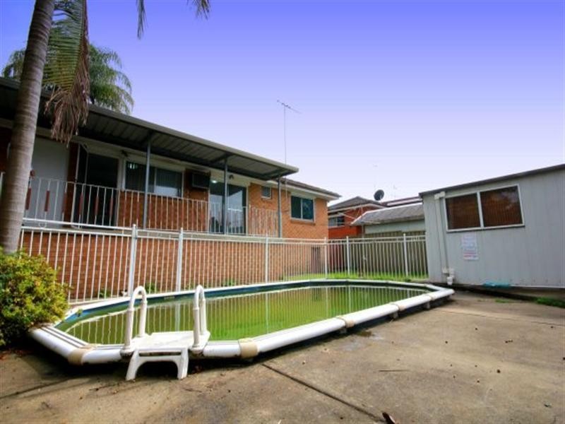 73 Caroline Crescent, Georges Hall NSW 2198