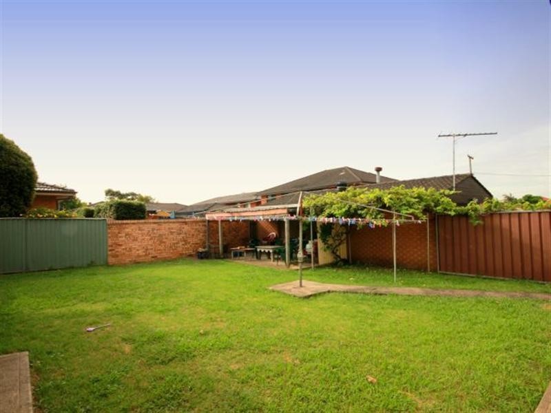 10 Rex Road, Georges Hall NSW 2198