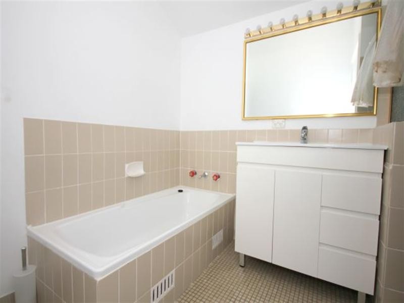 2/1 Kardella Court, Condell Park NSW 2200