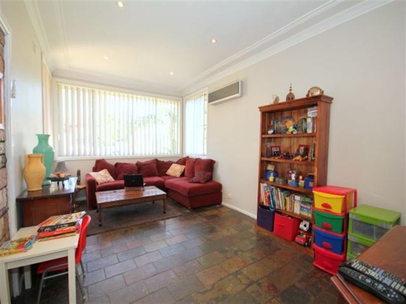 86 Rex Road, Georges Hall NSW 2198