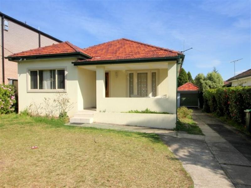 112 Hillcrest Avenue, Greenacre NSW 2190