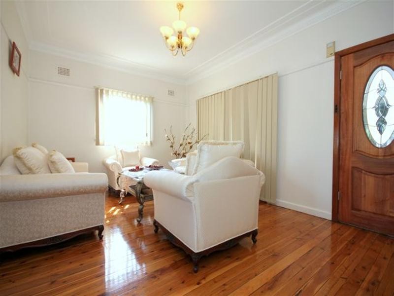 112 Hillcrest Avenue, Greenacre NSW 2190