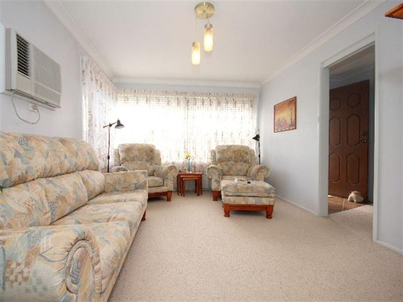 8 Lurnea Avenue, Georges Hall NSW 2198