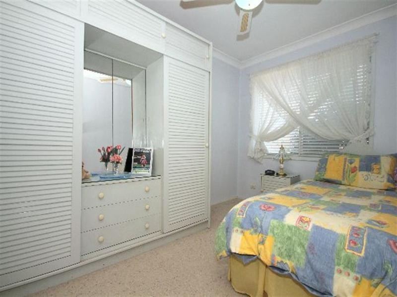 8 Lurnea Avenue, Georges Hall NSW 2198