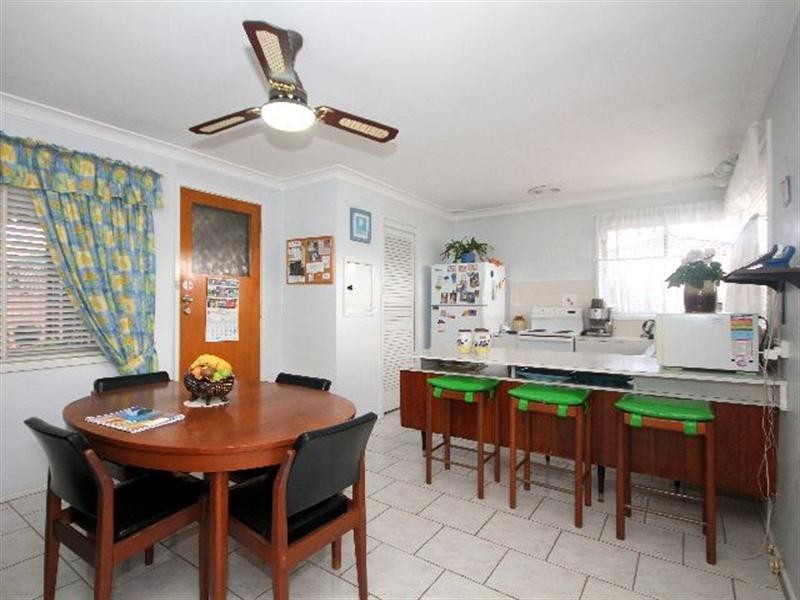 8 Lurnea Avenue, Georges Hall NSW 2198