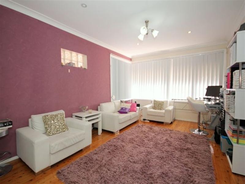 7 Hazel Street, Georges Hall NSW 2198