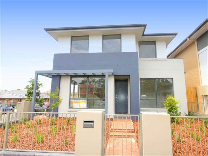 5 Greater Circuit, Bass Hill NSW 2197