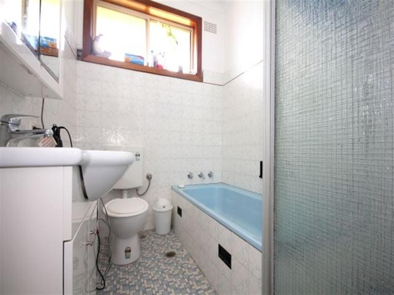 1 Collins Crescent, Yagoona NSW 2199