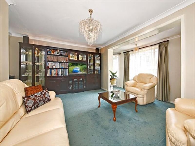 33 Wendy Avenue, Georges Hall NSW 2198