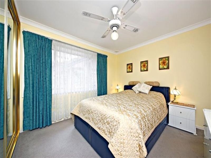 33 Wendy Avenue, Georges Hall NSW 2198
